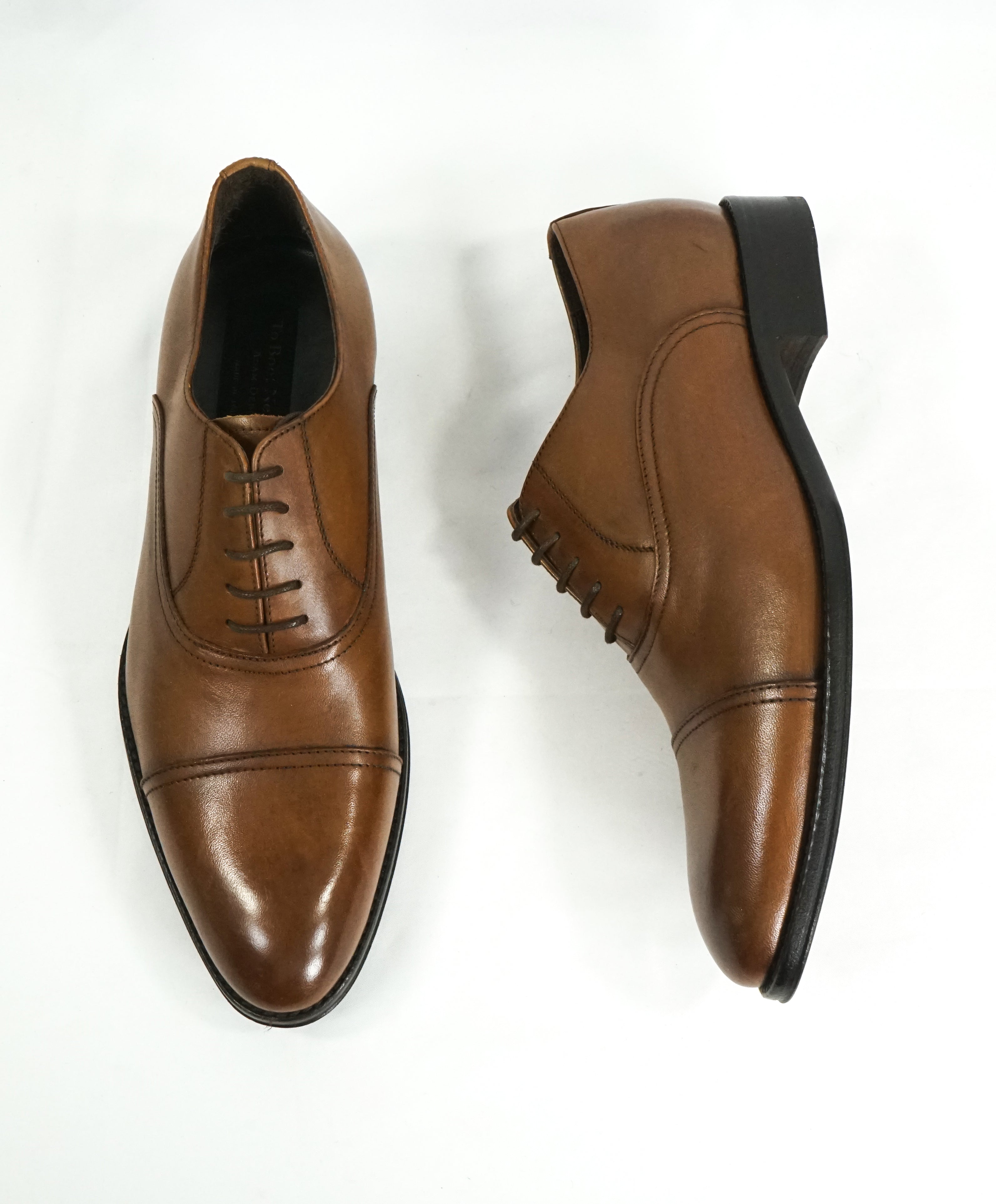 TO BOOT NEW YORK - Sleek Brown Oxfords In a Round Cap Toe - 9