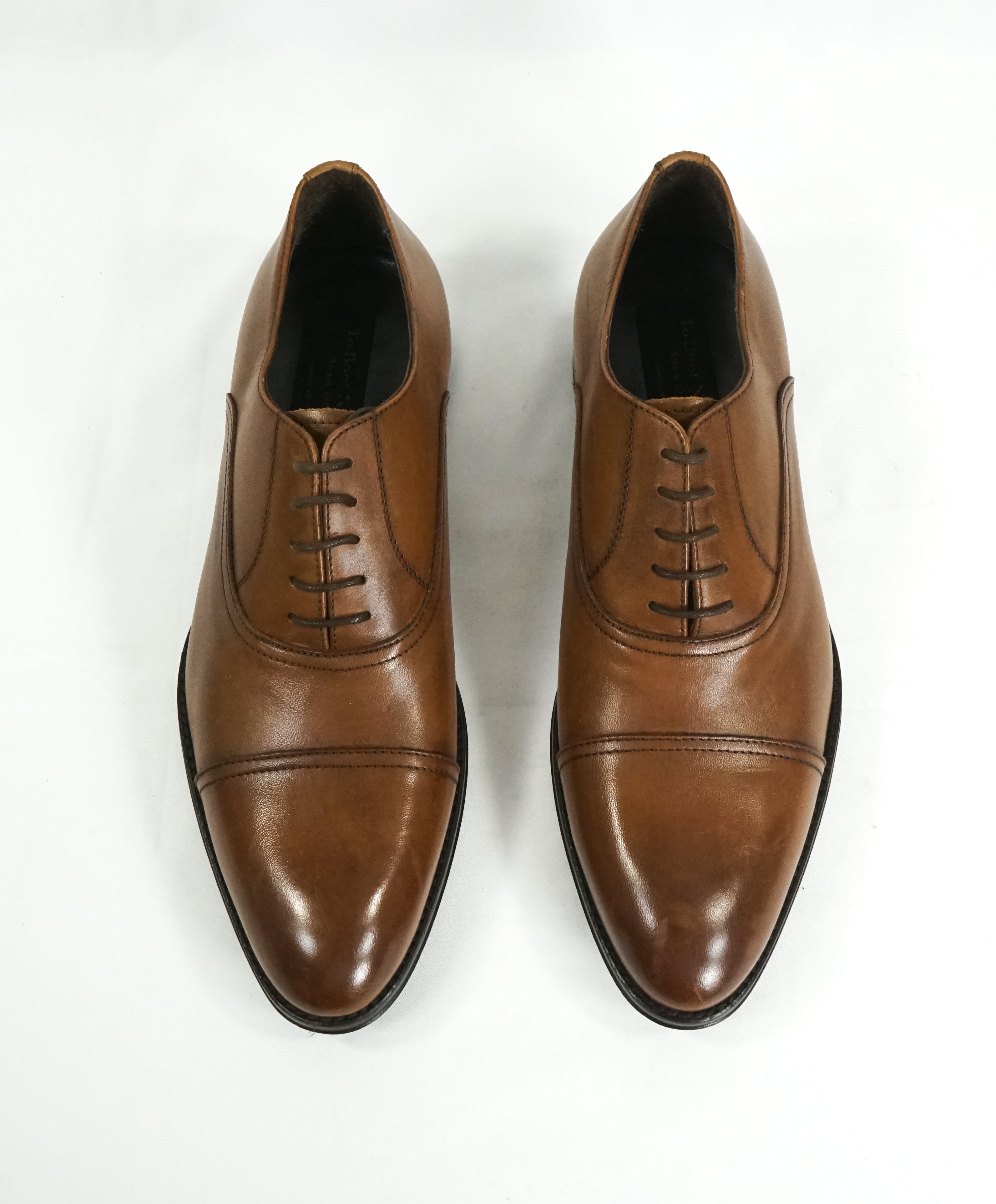 TO BOOT NEW YORK - Sleek Brown Oxfords In a Round Cap Toe - 9